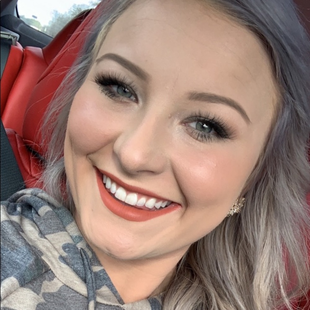 Meet your Posher, Alyssa